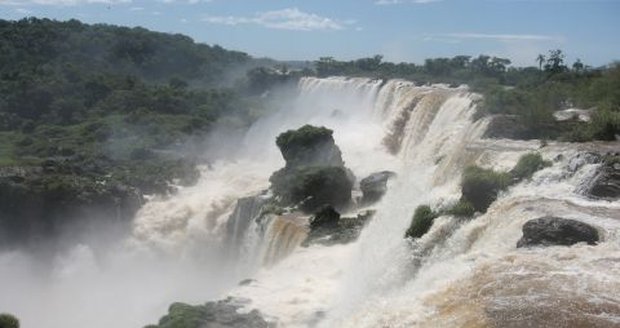 Síla přírody bere u vodopádů Iguacu dech. 