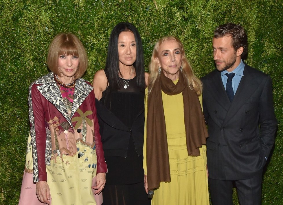 Franca Sozzani na fotografii s Annou Wintour a Verou Wang