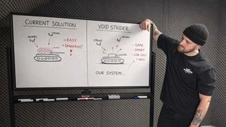 Amatér předběhl profesionály. Tatér z Teplic dokončil vynález, který může vyčistit zaminované oblasti Amatér předběhl profesionály. Tatér z Teplic dokončil vynález, který může vyčistit zaminované oblasti