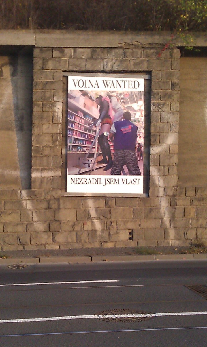 Výstava s názvem Voina Wanted pod Letnou