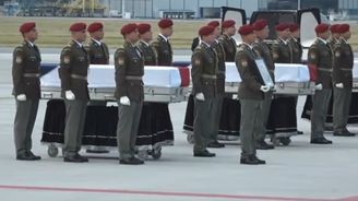 „Padli proto, aby další mohli žít.“ Čeští vojáci se vrátili do vlasti, prezident je v říjnu vyznamená