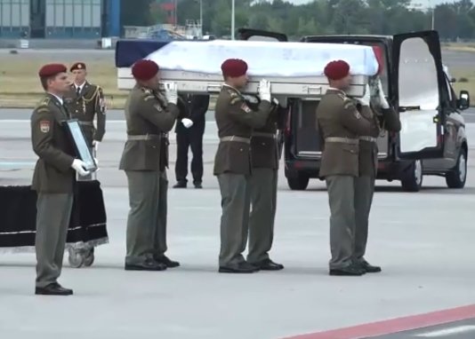 Ostatky českých vojáků padlých v Afghánistánu dorazily do ČR (8. 8. 2018)