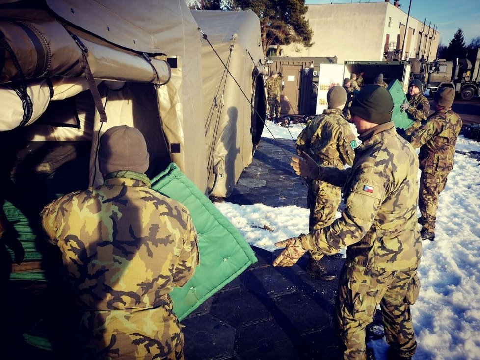 Vojáci české armády postavili u Liptovského Mikuláše humanitární tábor pro čtyři sta uprchlíků z Ukrajiny