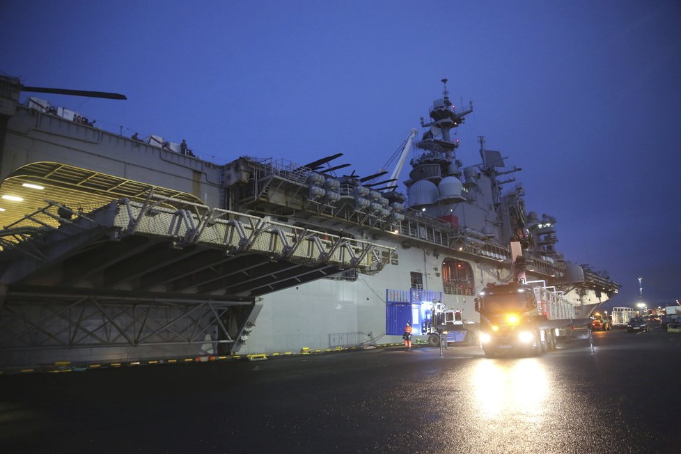 V Norsku probíhá vojenské cvičení členských zemí NATO (25. 10. – 7. 11. 2018). Na snímku americká válečná loď.