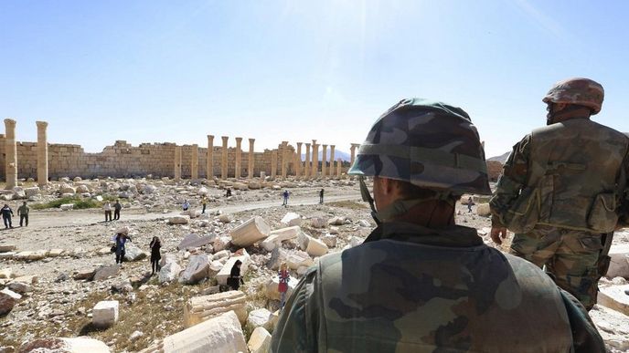 vojáci v syrské Palmýře