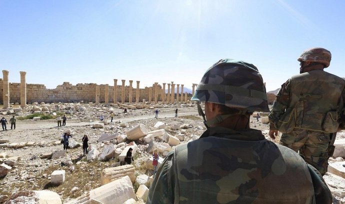 vojáci v syrské Palmýře