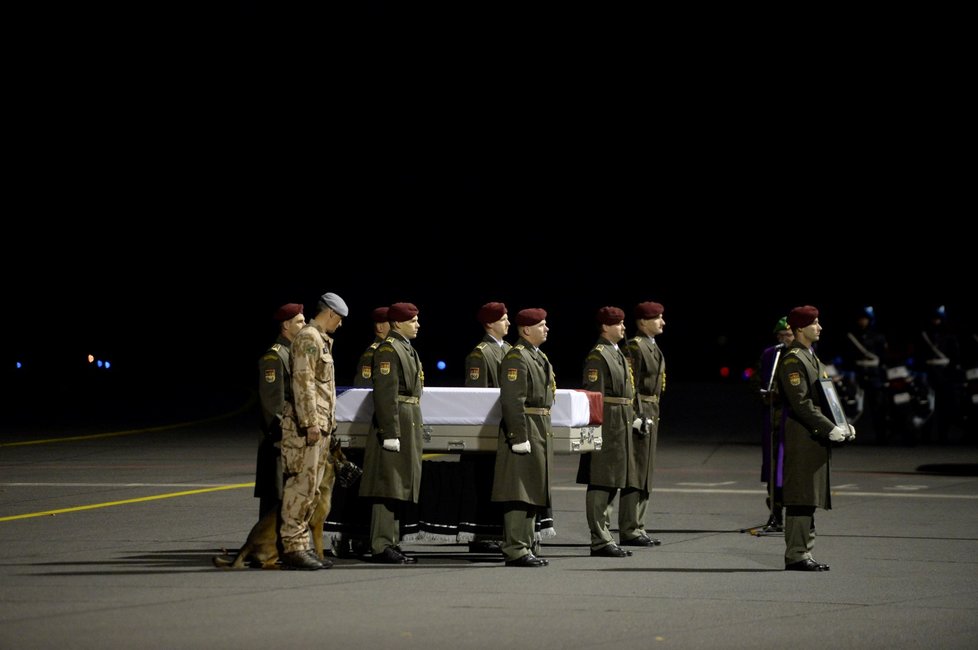 Loučení s vojákem Tomášem Procházkou, který padl v Afghánistánu. (25.10.2018)