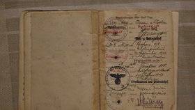 Záznamy ve vojenské knížce ukazují, kde všude svobodník Vadják za války byl