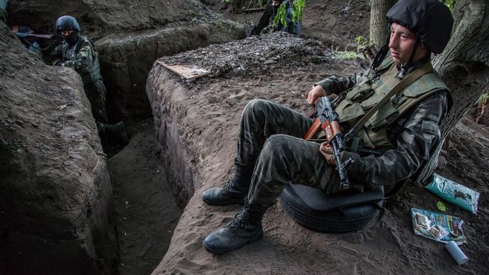 Voják ukrajinské armády nedaleko Slavjansku.
