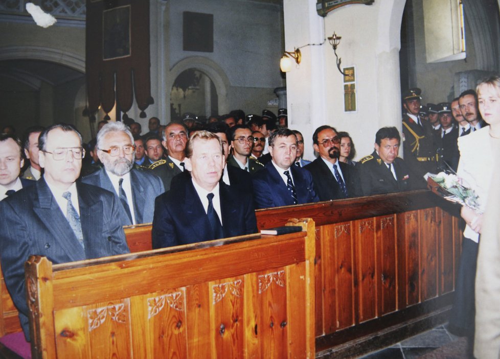 Pohřbu Petra Valeše se zúčastnil i prezident Havel.
