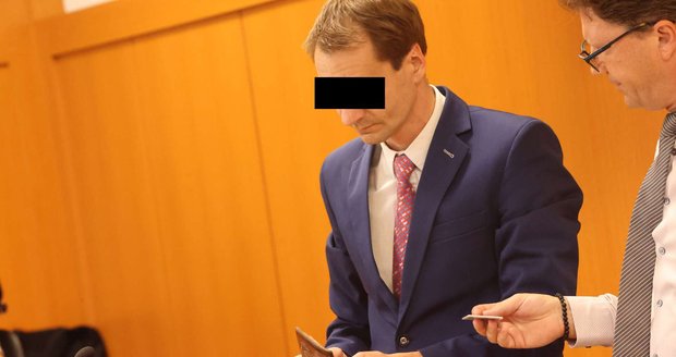Voják (46) týral rodinu a manželku znásilnil?! Žalobkyně navrhla 7 let