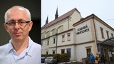 Naštvaní zaměstnanci Vojenské nemocnice v Brně: Ředitel v covidové krizi odjel na hory
