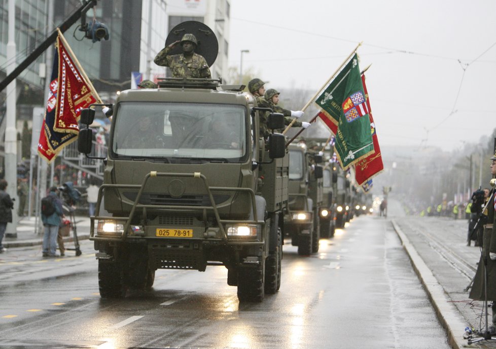 Takto přehlídka vypadala v roce 2008 při oslavách 90 let od vzniku republiky.