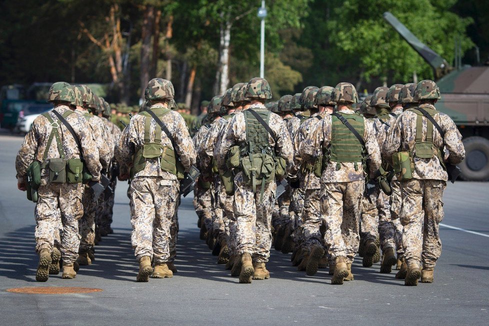 Vojenské přehlídky k výročí vzniku republiky se zúčastní 1500 hostů, přijede i americký ministr obrany Mattis.