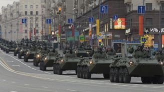 Putin prý hrozil tanky nejen v Kyjevě, ale i v Pobaltí a Varšavě