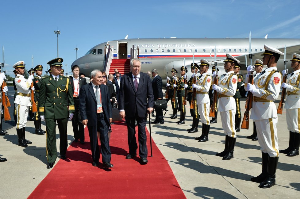 Miloš Zeman přiletěl do Číny.