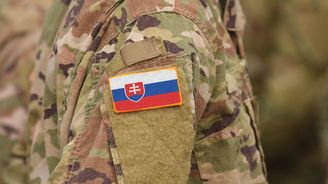 Konec militaristických hrátek. Slovensko zakáže veřejnosti nošení armádních uniforem