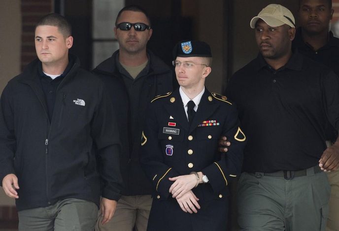 Vojenský analytik Bradley Manning odsouzený za odhalení válečných zvěrstev páchaných vojáky USA v zahraničí