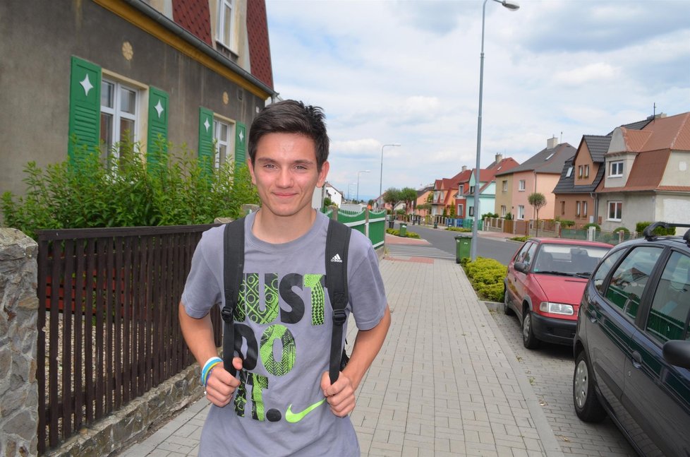 Josef Rybka (16), student, Jirkov: „Na vojnu bych šel. Abych si to zkusil, když o ní vypráví. Naučil bych se zacházet se zbraněmi. To mě láká.“