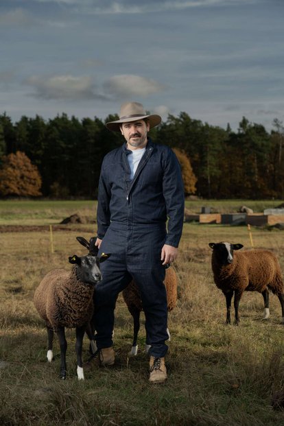 Mám pocit, že konečně dělám něco pro sebe a svoji rodinu, říká hlavní hrdina reality show Farma Vojty Kotka Mám pocit, že konečně dělám něco pro sebe a svoji rodinu, říká hlavní hrdina reality show Farma Vojty Kotka