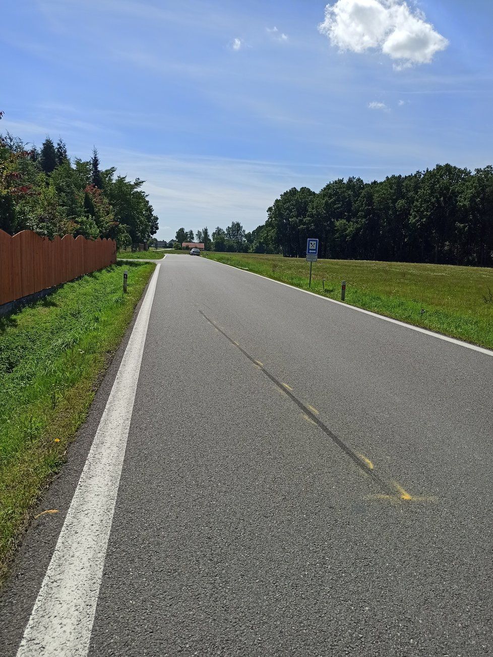 Nehoda Vojty Kotka se stala 2 km od Opařan na silnici z Opařan do Bechyně. Bylo to na odbočce do obce Stádlec.