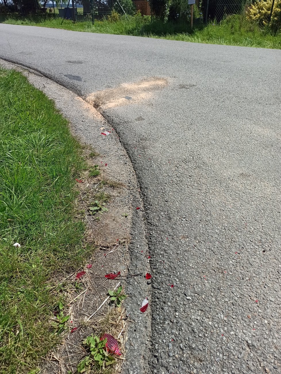 Nehoda Vojty Kotka se stala 2 km od Opařan na silnici z Opařan do Bechyně. Bylo to na odbočce do obce Stádlec.