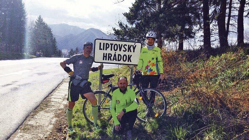 21. 4. Poprad – Lipt. Hrádok (47 km) Během cesty zapnuli čidlo, které monitorovalo, kde přesně běží