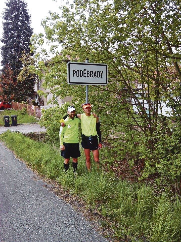 30. 4. Hr. Králové – Poděbrady (54 km) Společně s Belou běžel celou trasu i ultramaratonec Roman Minarovič (46)