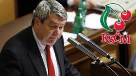 Vojtěch Filip, současný šéf KSČM, se bude opět ucházet o vedení této strany. Zároveň volá po předčasných volbách