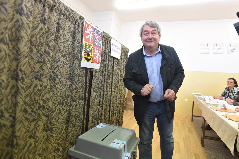 Vojtěch Filip (KSČM) odvolil 7. října 2016 v krajských volbách v Českých Budějovicích.