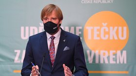 Ministr zdravotnictví Adam Vojtěch (za ANO) na tiskové konferenci k aktuální epidemiologické situaci (15. 10. 2021)