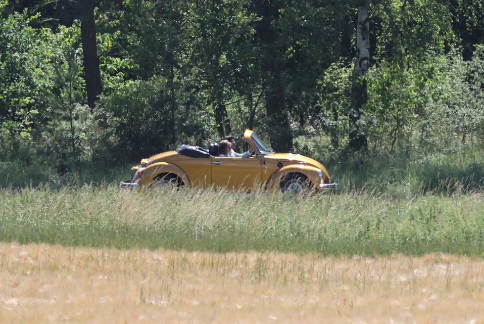 Tajná veselka Vojty Kotka - ženich přijíždí na obřad