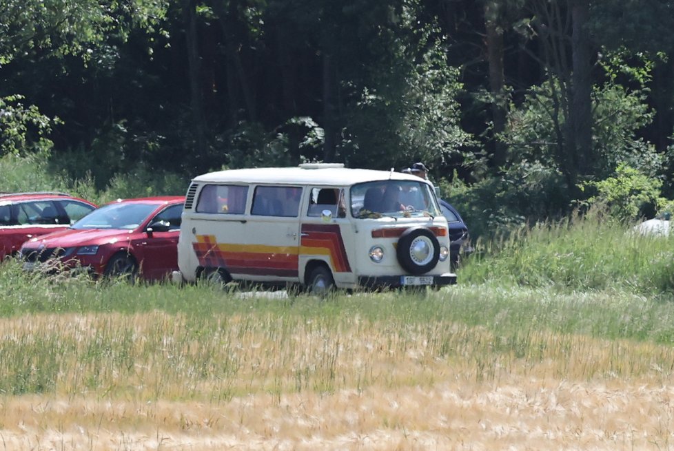 Tajná veselka Vojty Kotka - nevěsta dojela v autobusu