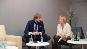 Ministr zdravotnictví Adam Vojtěch a primářka Hanka Roháčová při debatě o životě po koronaviru (29. 6. 2020)