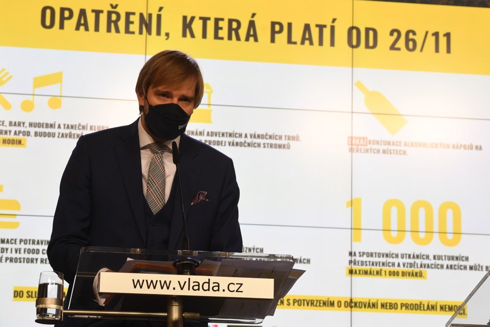 Ministr zdravotnictví Adam Vojtěch vystoupil na tiskové konferenci po mimořádné schůzi vlády v demisi, která projednávala nová opatření proti šíření onemocnění covid-19 (25. 11. 2021).