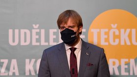 Ministr zdravotnictví Adam Vojtěch (za ANO) vystoupil 30. července 2021 v Praze na tiskové konferenci po mimořádném jednání vlády