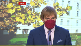 Dosluhující ministr zdravotnictví Adam Vojtěch (zaANO) na tiskové konferenci po jednání vlády (19.11.2021)