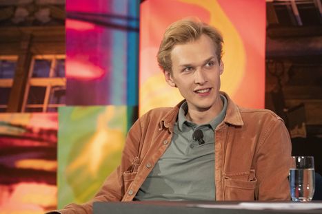 Obrázek: Vondráček u kolejí jako Bartošová: MÁLEM SE TO ZVRTLO, STAČÍ JEDEN KROK