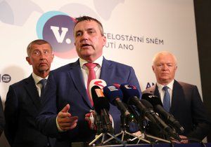Petr Vokřál na první tiskové konferenci nově zvoleného vedení hnutí ANO. Vokřál při volbě místopředsedy získal 195 hlasů (17. 2. 2019)