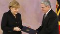 Volbu Angely Merkelové formálně stvrdil německý prezident Joachim Gauck, když jí předal jmenovací dekret.