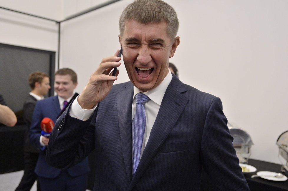 Volby 2014: Vysmátý Andrej Babiš ve štábu ANO