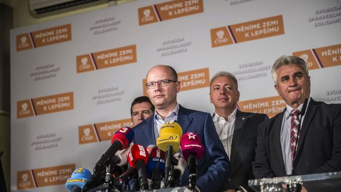 Předseda ČSSD Bohuslav Sobotka vysvětluje volební neúspěch strany