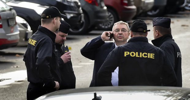 „Střílet Romy i Židy, gaye posílat do plynu.“ Policie šetří údajné výroky tajemníka SPD