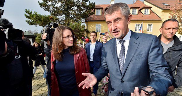 Svět o volbách v Česku: Euroskeptická jízda v čele s pochybným miliardářem