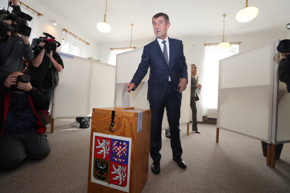 Andrej Babiš odvolil v Průhonicích.