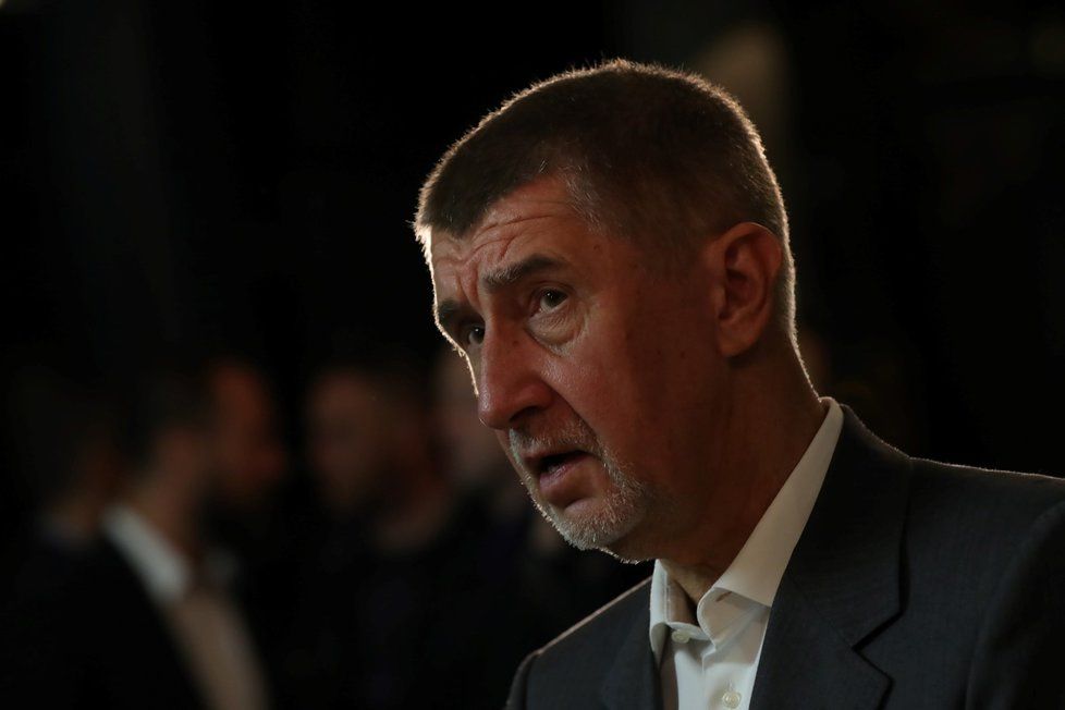 Andrej Babiš před štábem hnutí ANO