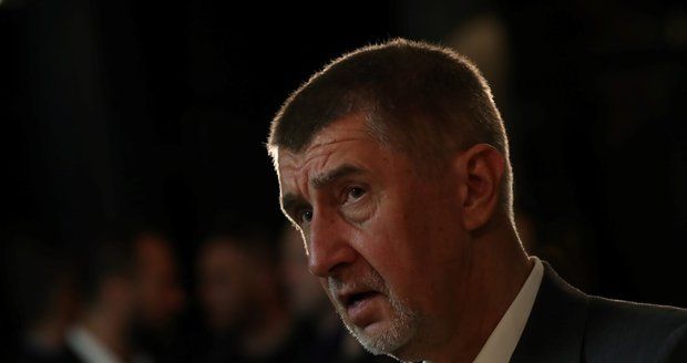 „Je jako vodník Kebule, vaří mlhu.“ Babiš připustil předčasné volby, schytal to od opozice