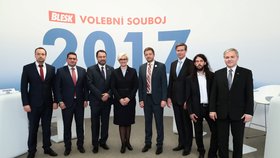 Debata Život v Česku. Zleva: Daniel Pawlas (KSČM), Petr Dolínek (ČSSD), Michal Kučera (TOP 09), Karla Šlechtová (za ANO), Vít Rakušan (STAN), Martin Kupka (ODS), Mikuláš Ferjenčík (Piráti) a Jaroslav Klaška (KDU-ČSL)