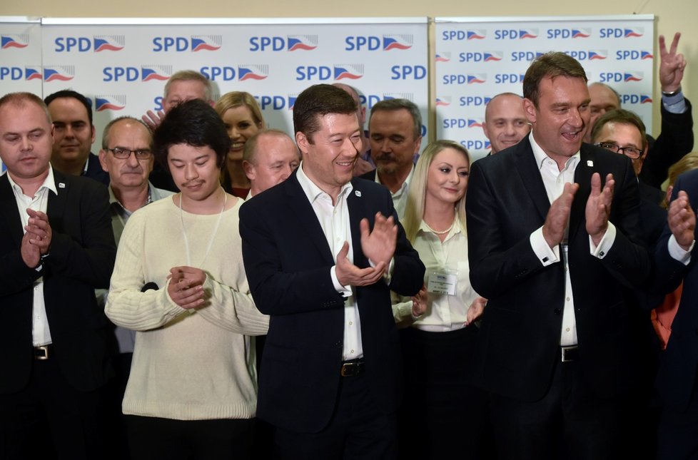 Okamura a hnutí SPD po ohlášení výsledků voleb