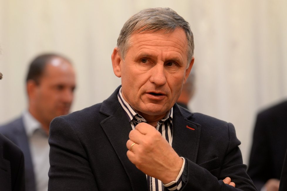 Senátor Jiří Čunek z KDU-ČSL nevidí jako problém, že Andrej Babiš (ANO) zůstává premiérem i přes trestní stíhání.
